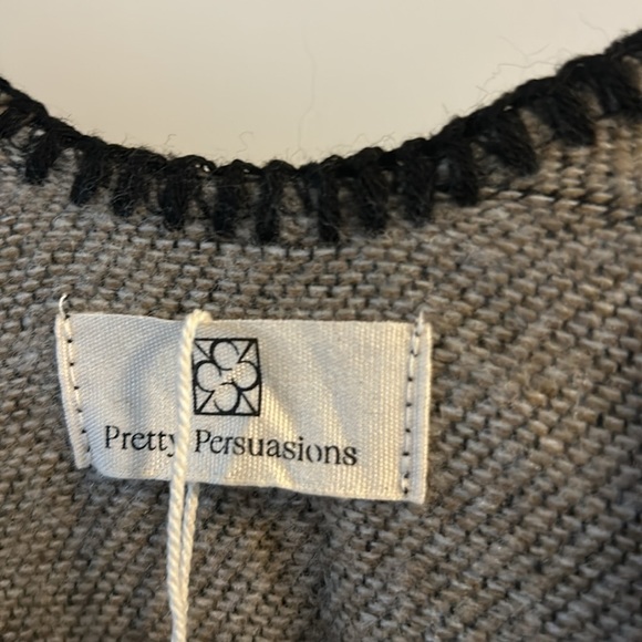 BRAND NEW- Warm wrap shawl OS with tags - Picture 3 of 6